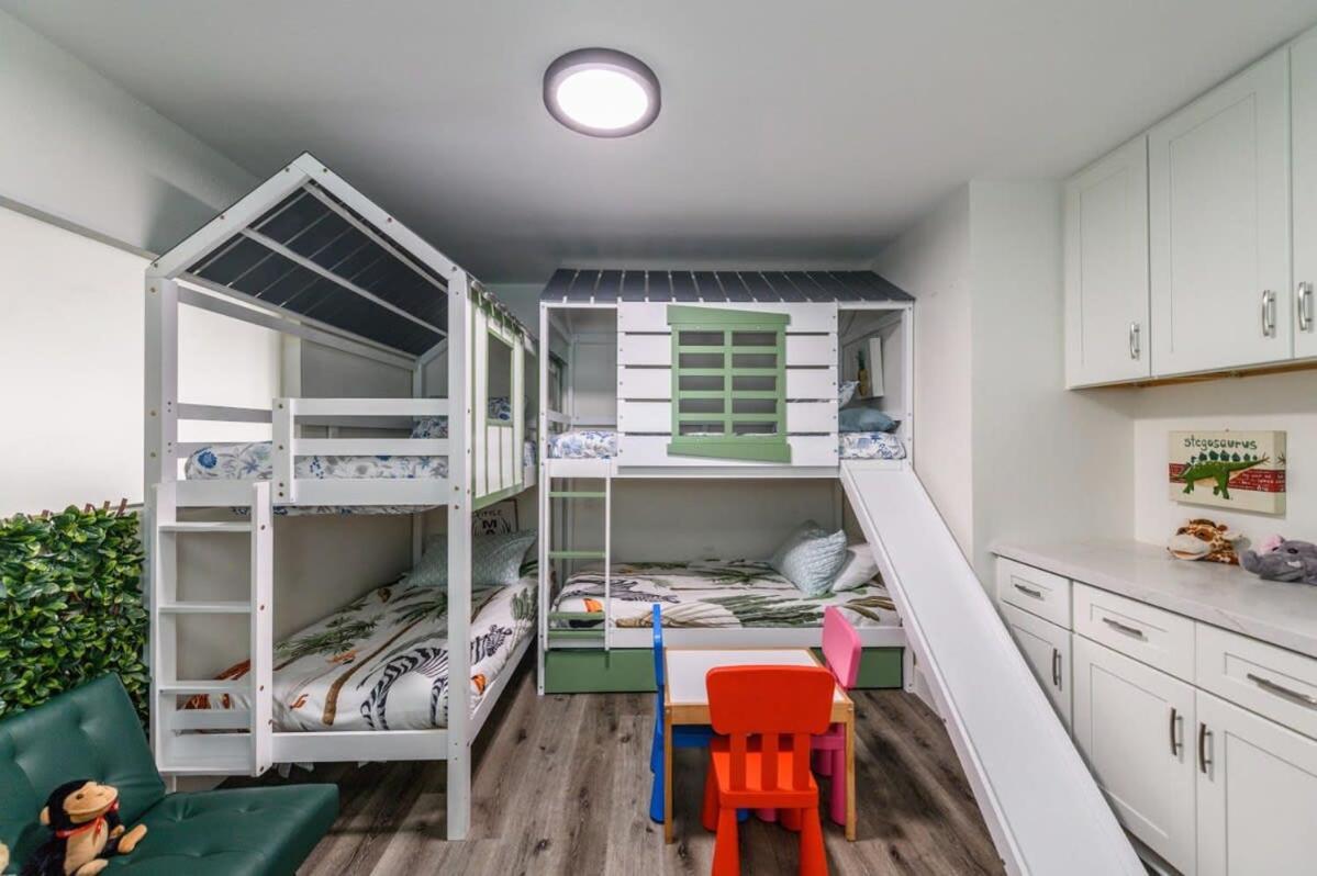 Spacious Disneyland 5 Bedroom 4 Bath House With Game Room อนาไฮม์ ภายนอก รูปภาพ