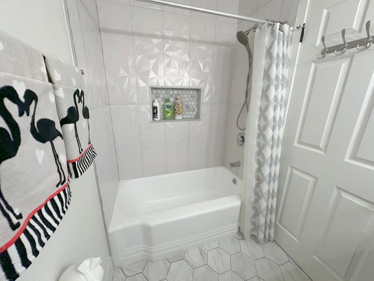 Spacious Disneyland 5 Bedroom 4 Bath House With Game Room อนาไฮม์ ภายนอก รูปภาพ